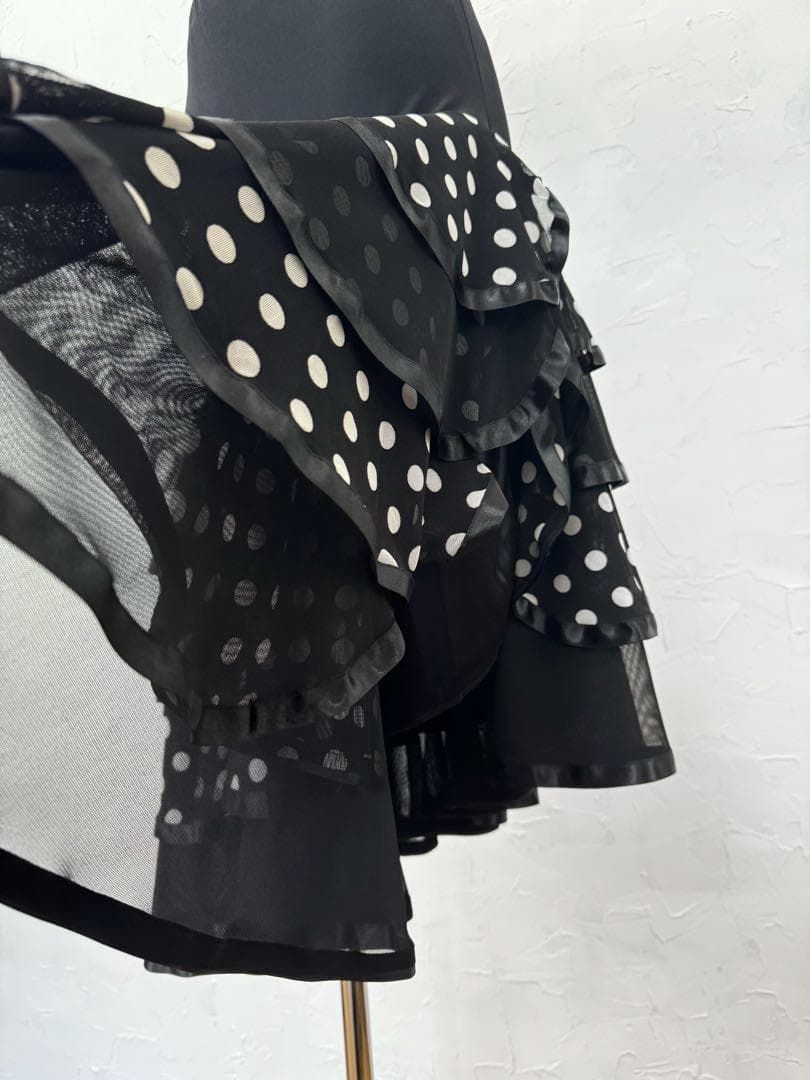 【水玉】新品　段々フリル　裾サテンテープ　ラテンスカート黒白ｍ210 水玉】新品 段々フリル 裾サテンテープ ラテンスカート黒白m210