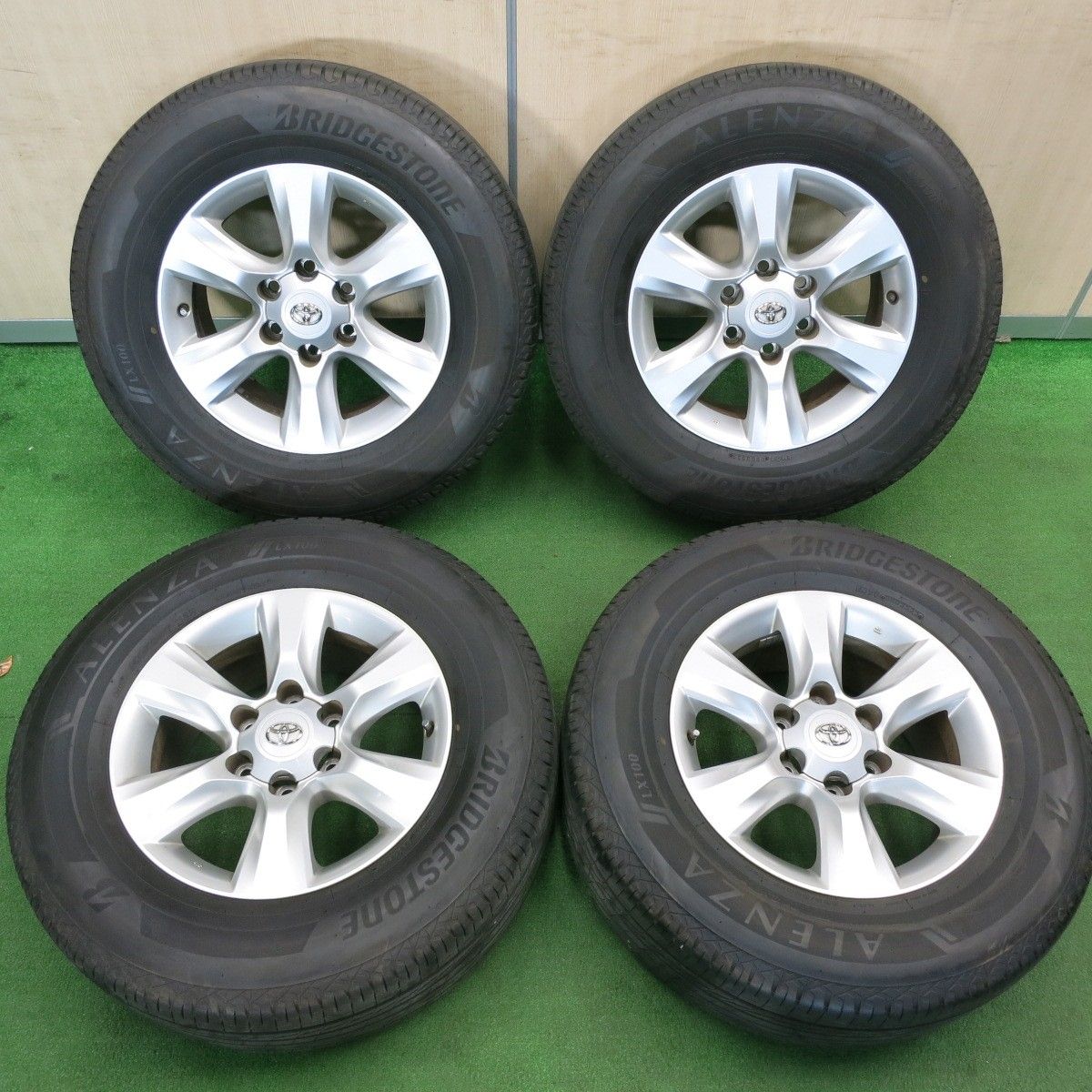 トヨタ 30アルファード•ヴェルファイア純正17インチアルミホイール