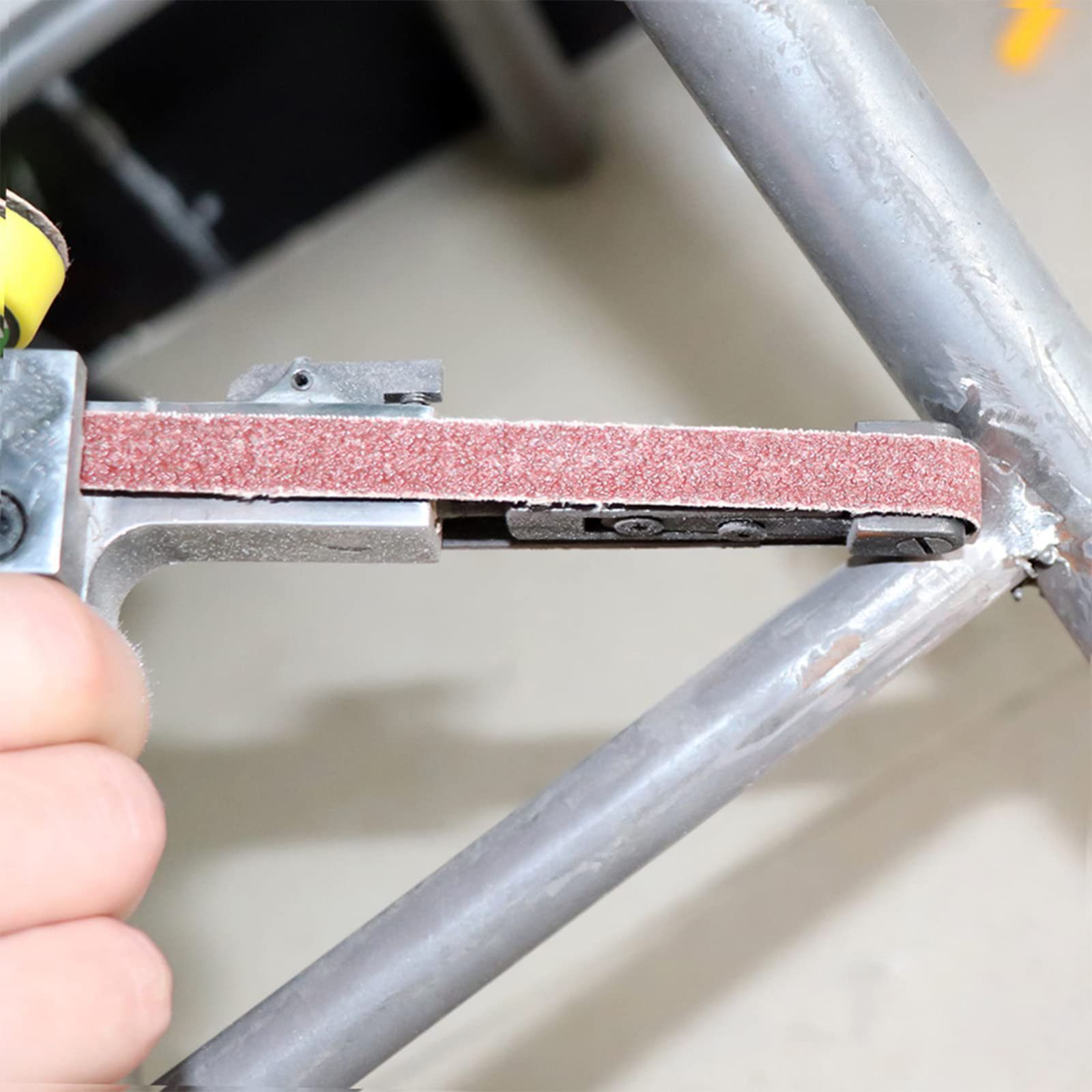 電動ベルトサンダーミニベルトサンダー電動グラインダー小型研磨機ハンドヘルド電動ベルトサンダーサンディングベルト付き