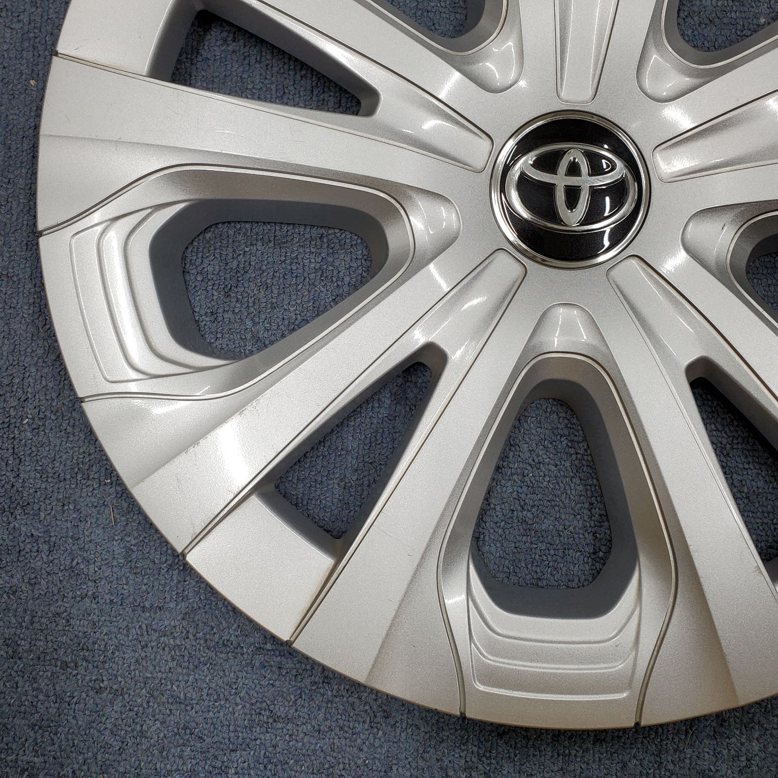 50プリウス ホイールキャップ 4枚 トヨタ プリウス50後期ホイール