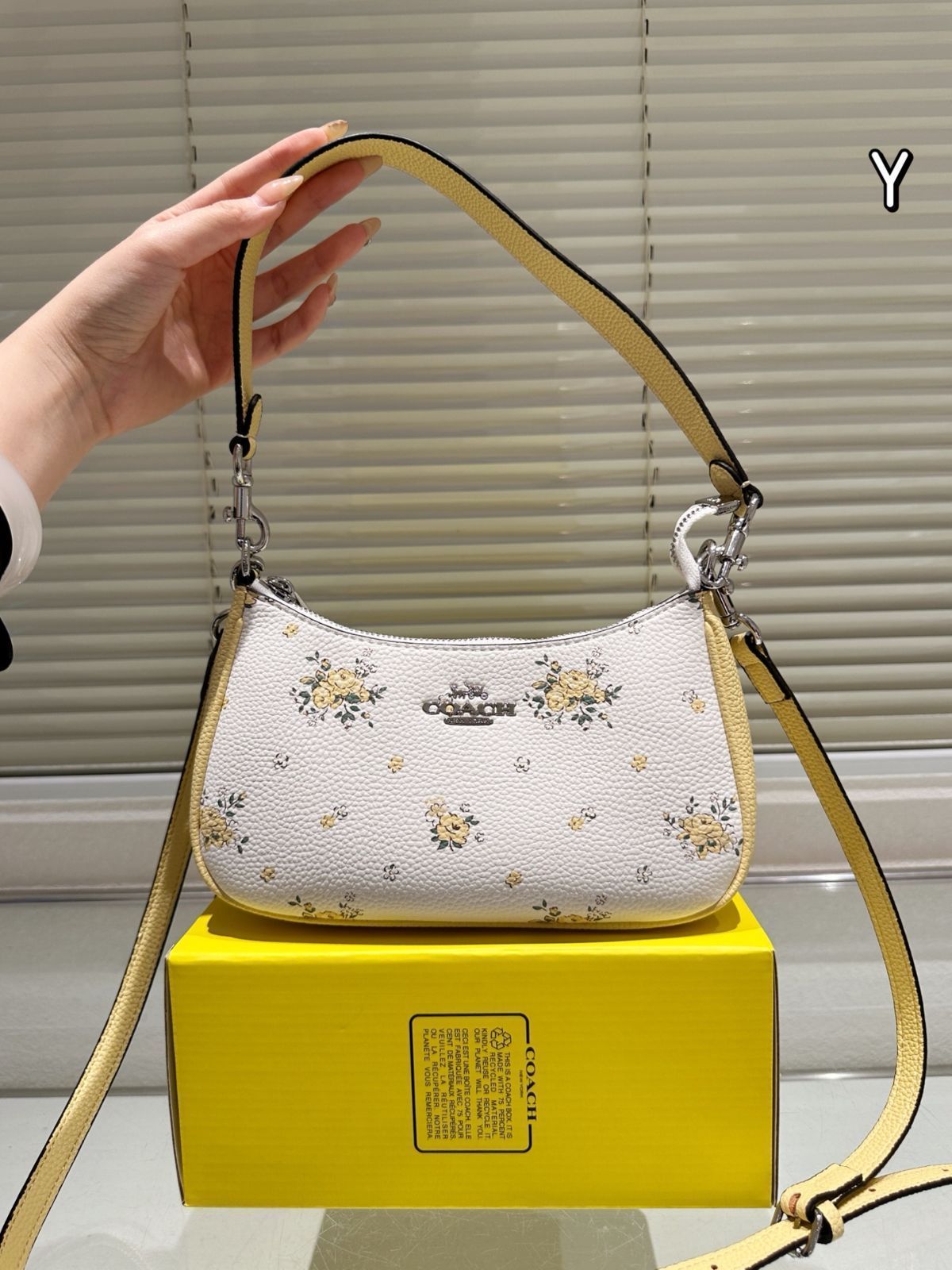 今日特価】COACH Teri ショルダーバッグ（アンダーアーム