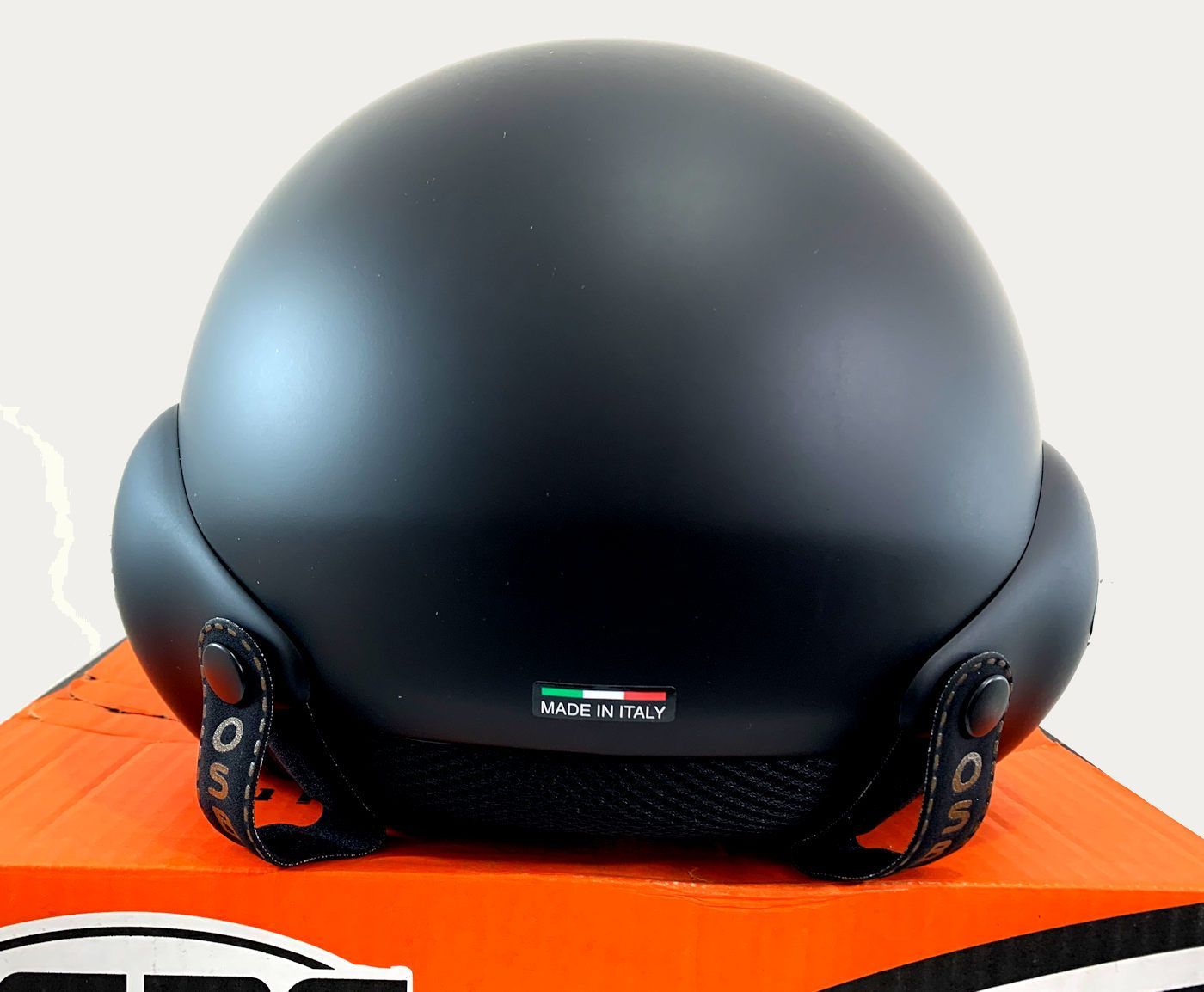 OSBE / オスベ TORNADOパイロットヘルメット カラー：マット