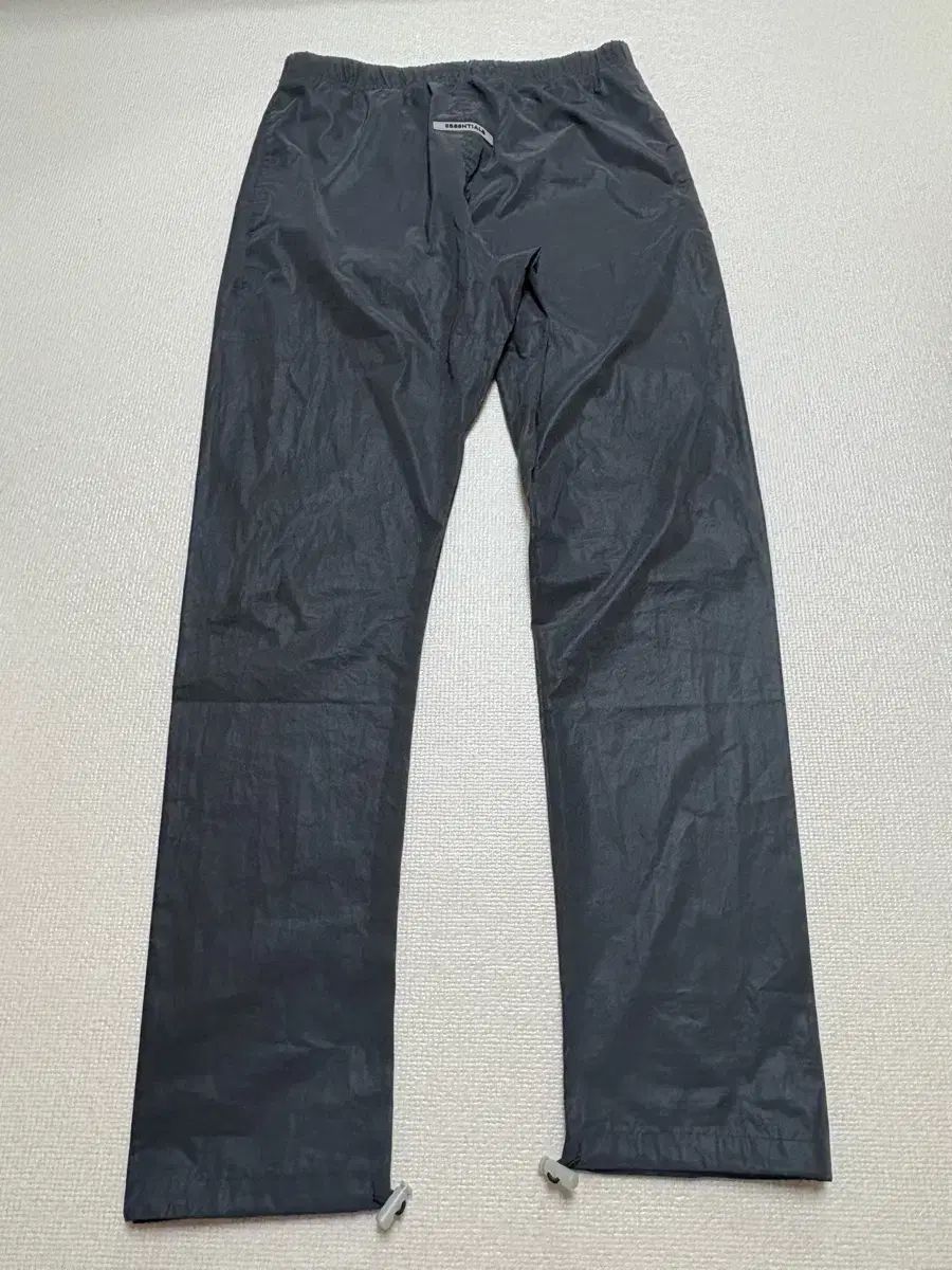 ESSENTIALS エッセンシャルズ FEAR OF GOD フィアオブゴッド ナイロンパンツ