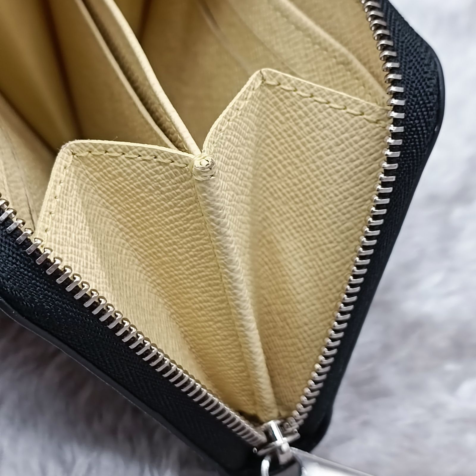 LOUISVUITTON 》 ルイヴィトン モノグラムLVポップ ジッピー