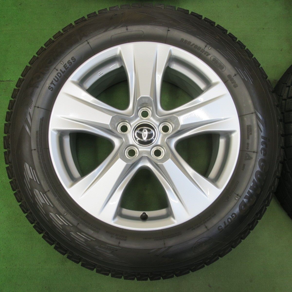 直接取引可　バリ溝トヨタ純正ホイール付きスタッドレスタイヤ 225/65R17 直接取引可 バリ溝トヨタ純正ホイール付きスタッドレスタイヤ