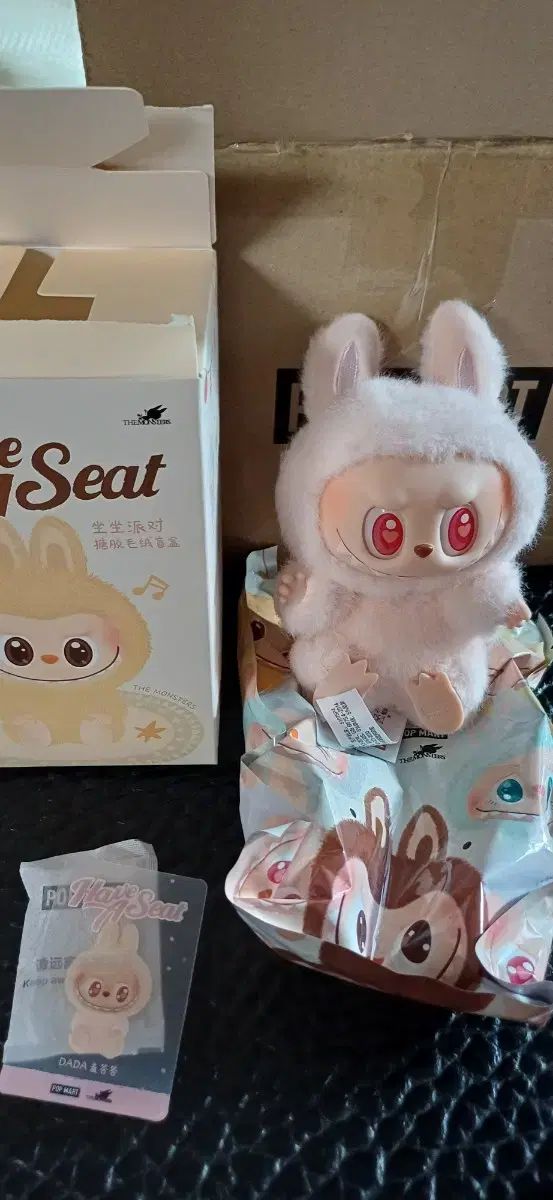 POPMART ラブブ お父さん (シャイ)