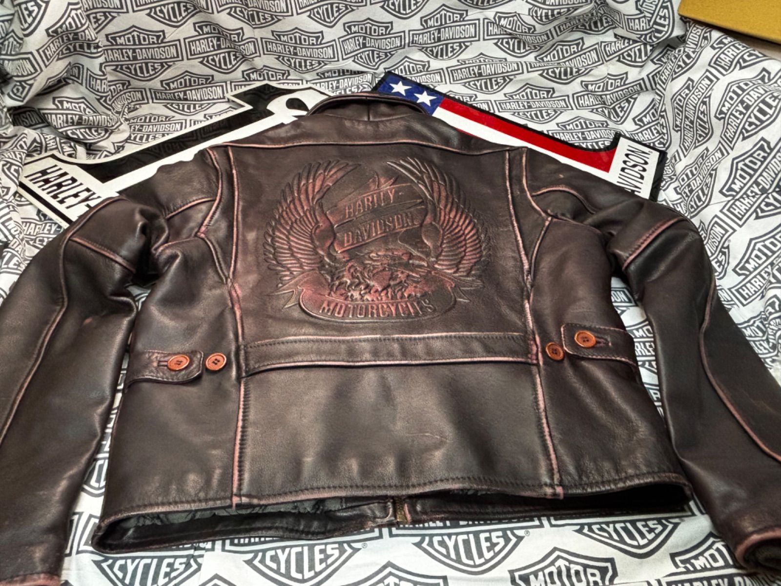 ⭐️Harley-Davidson ⭐️背面3D立体エンボス加工・エンブレム本革製