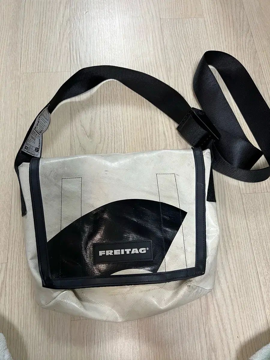 FREITAG フライターグ ラッシー 白黒 美品