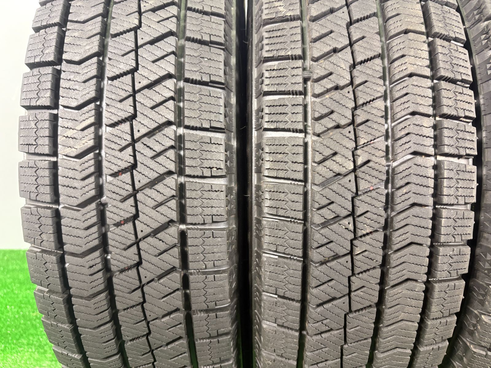 175 70R14 ブリヂストン VRX2 4本 冬タイヤ スタッドレス TA627