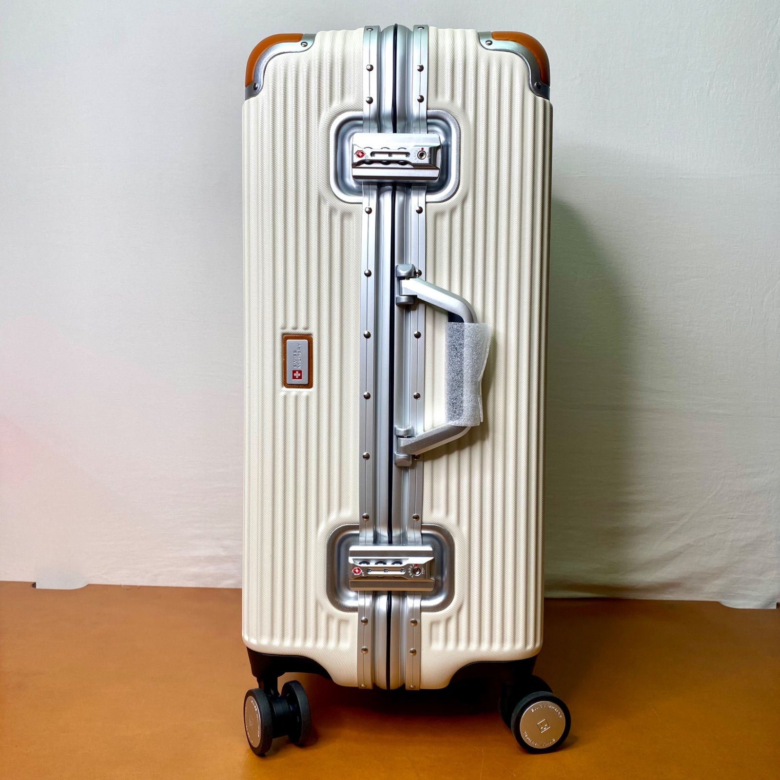 スイスミリタリー プレミアム Cタイプ 64L SM-C624 ホワイト