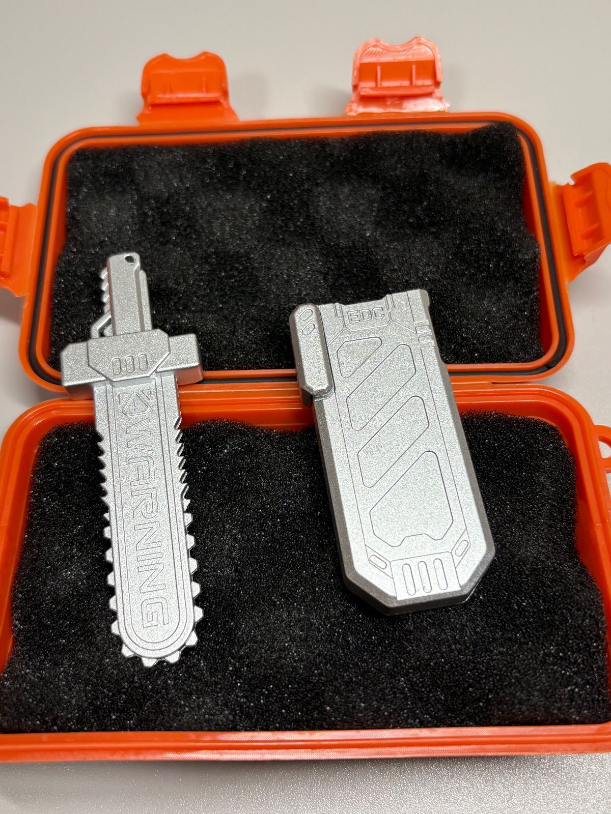 鋸歯裂孔の剣 EDC フィジェットトイ ハンドスピナー フィジェット