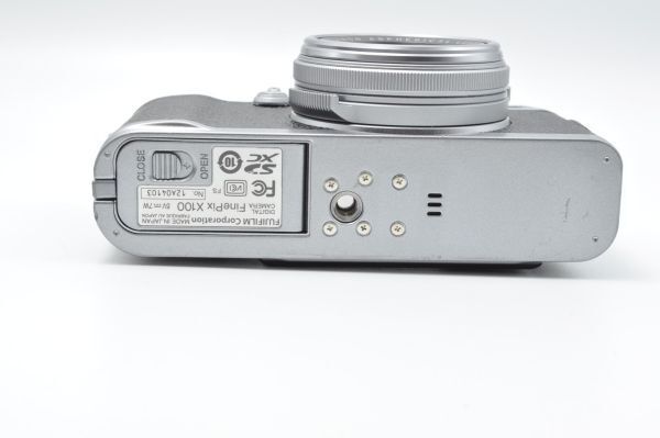 Fujifilm FinePix x100 シルバー デジタルカメラ 【278】