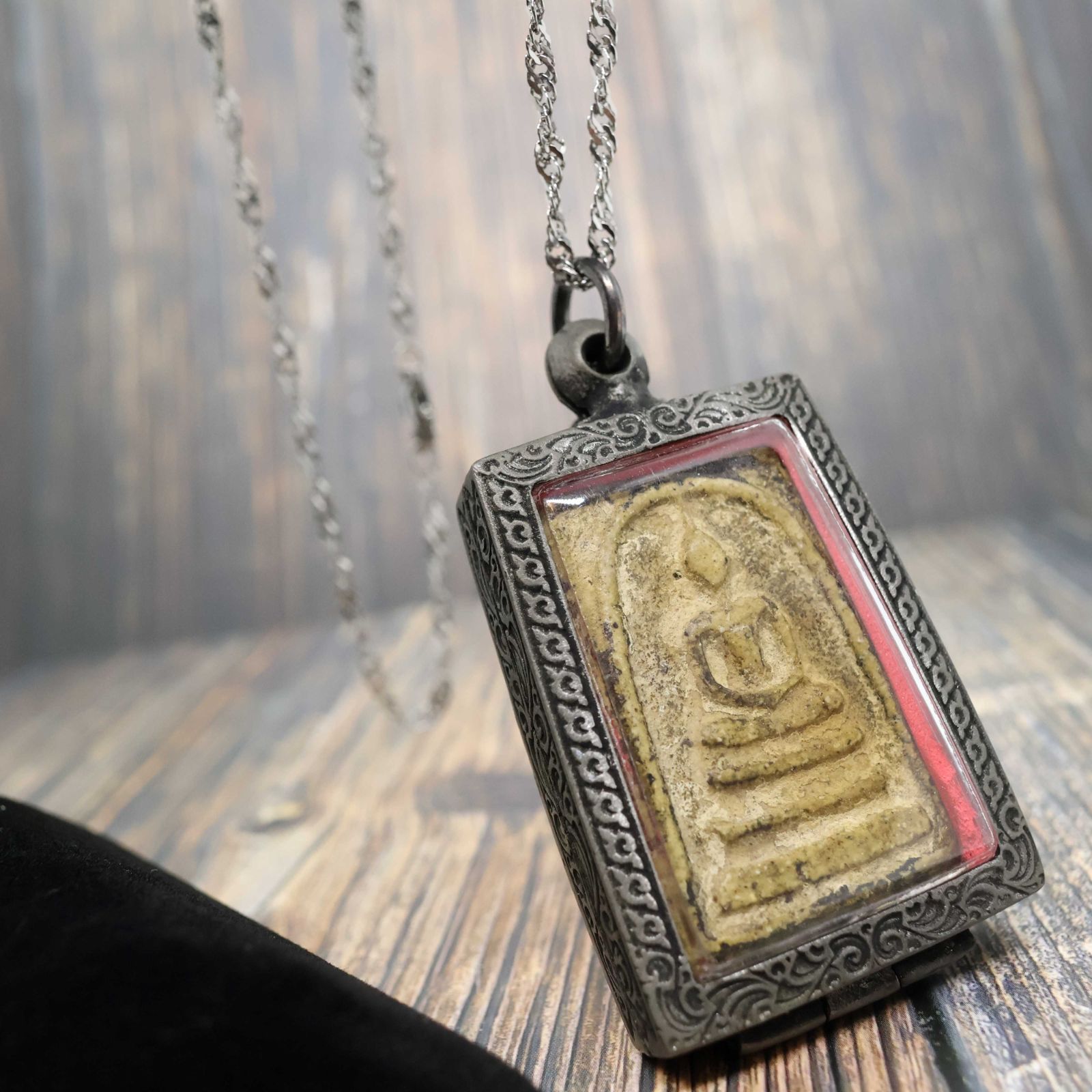 ンガン 呪物 タイ お守り ウルトラマン プラクルアン 最