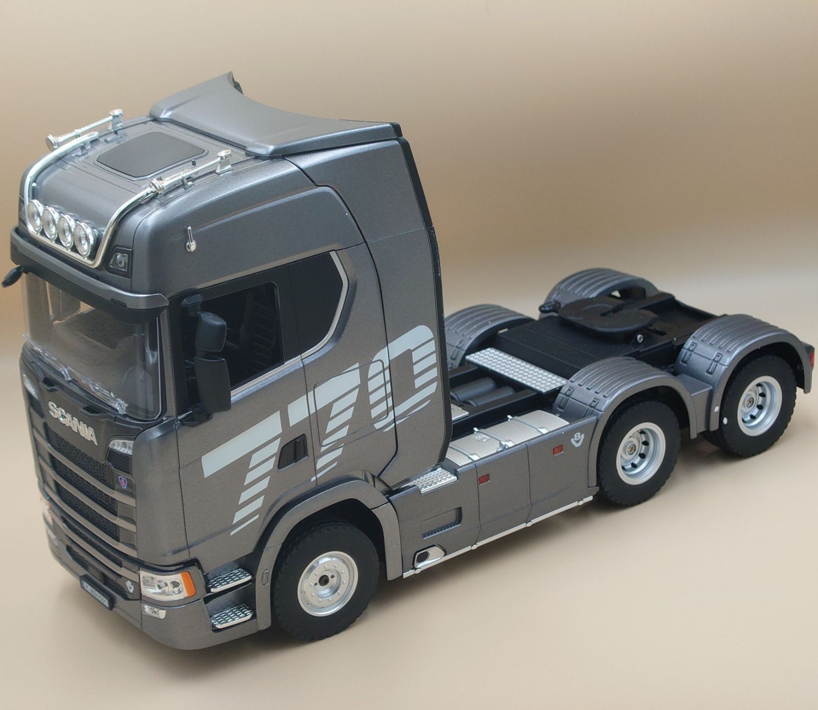1/18 スカニア SKANIA770S シルバー ラジコン大型トラック トレーラー