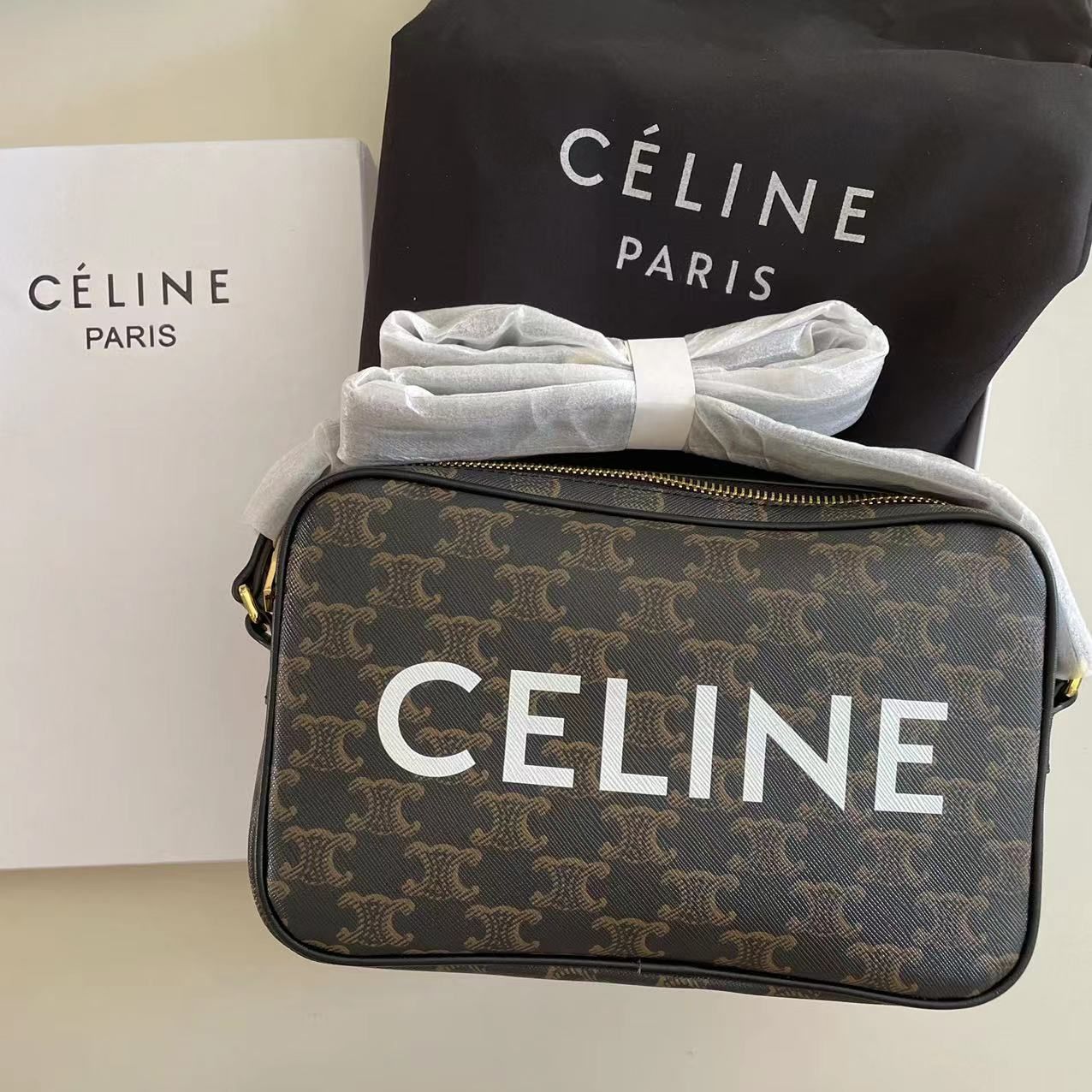 極美品】CELINE セリーヌ カメラバッグ ショルダーバッグ - メルカリ 