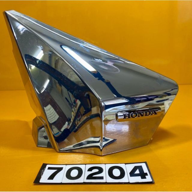 70204 HONDA ホンダ VT1300CX サイドカバー 左 83450-MFR-6700 爪折れあり