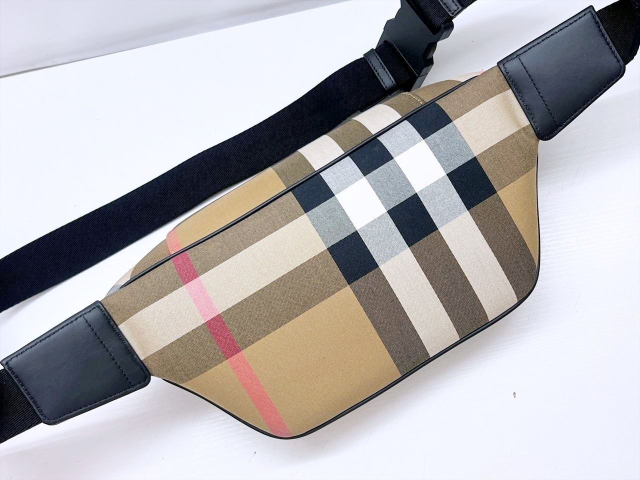 ほぼ未使用 美品 BURBERRY バーバリー チェック SONY ソニー 