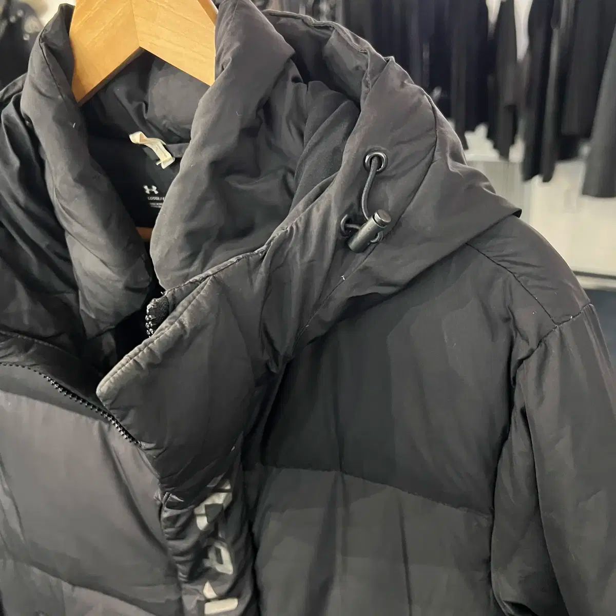 アンダーアーマー ダウンジャケット