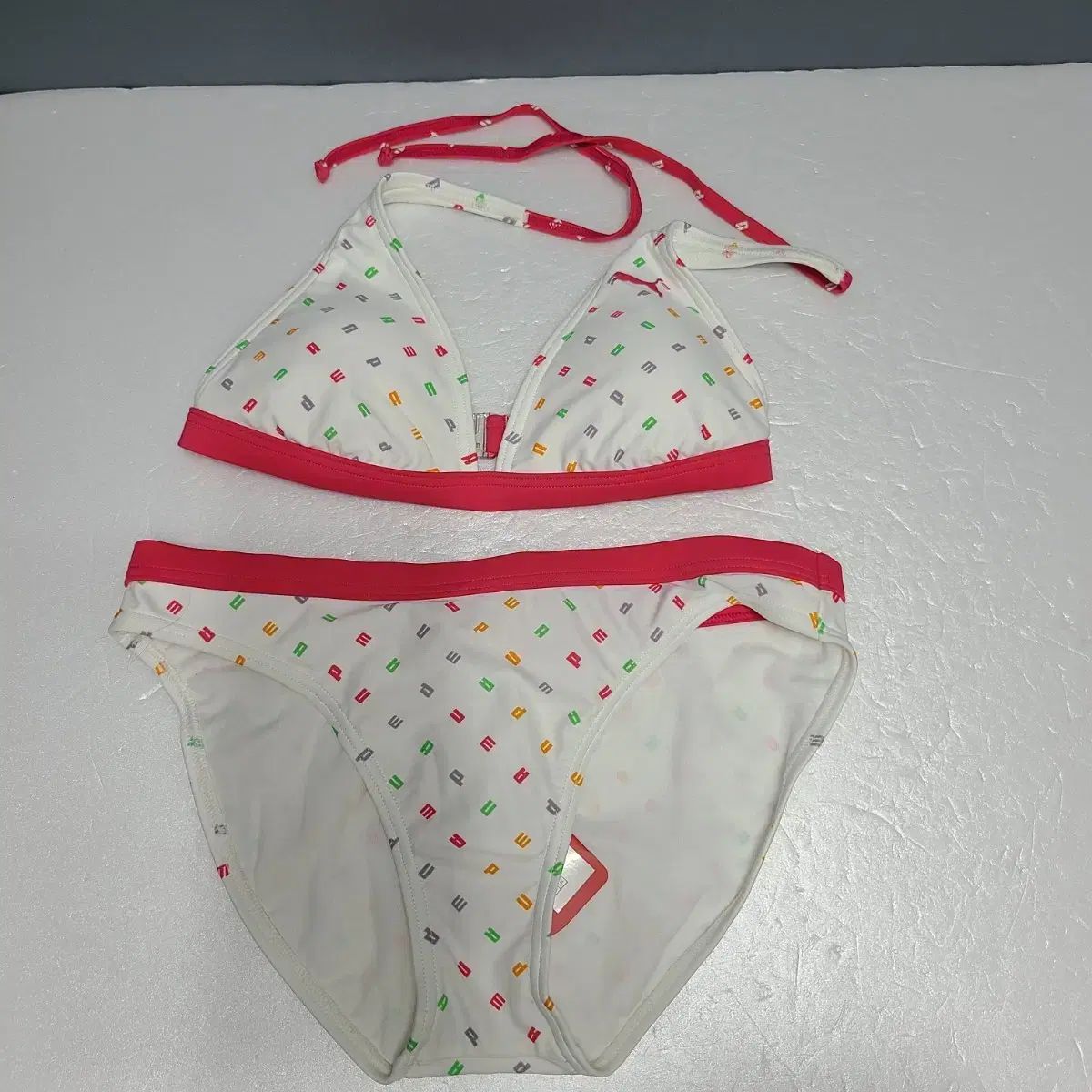 新品 PUMA(プーマ) ビキニ 水着セットアップ まとめ売り 2 犬 女