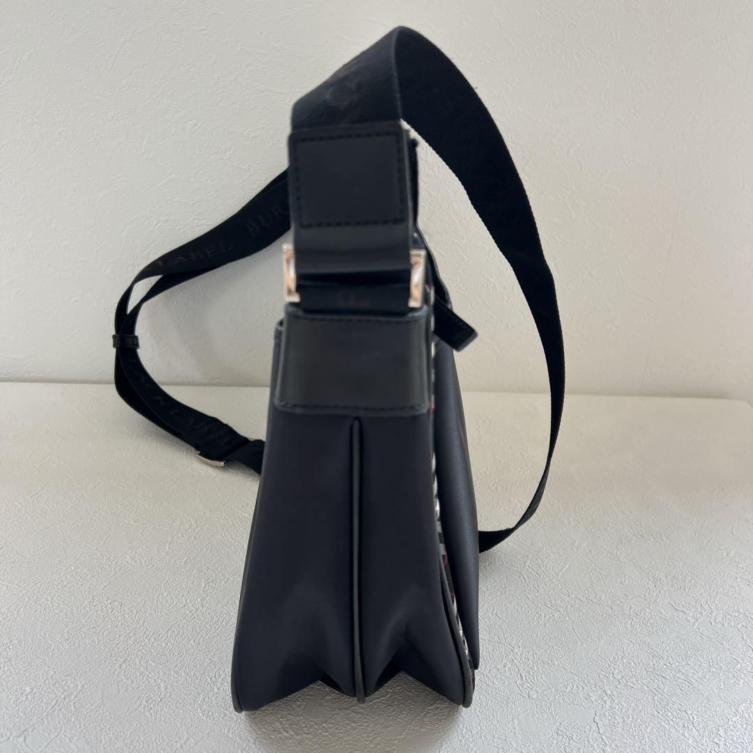 ブラックレーベル クレストブリッジのショルダーバッグ ブラック