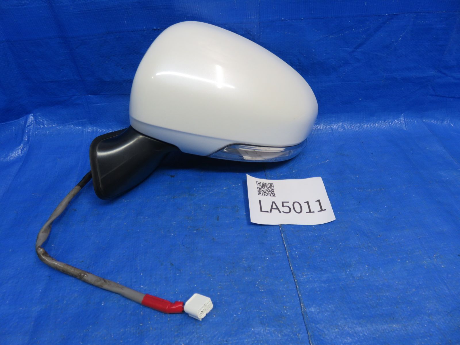 ZVW30プリウス後期 純正ウイング 070 パール トヨタZVW30プリウス前期