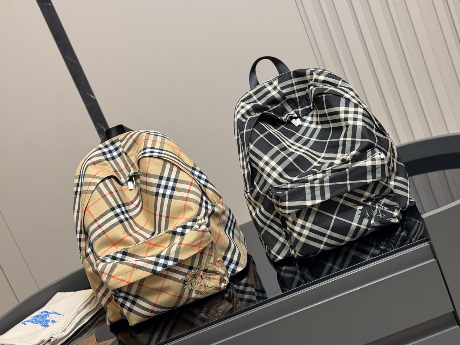 今日 Burberry バーバリー ダブルショルダーバッグ トレンチ風ナイロン 30×40cm