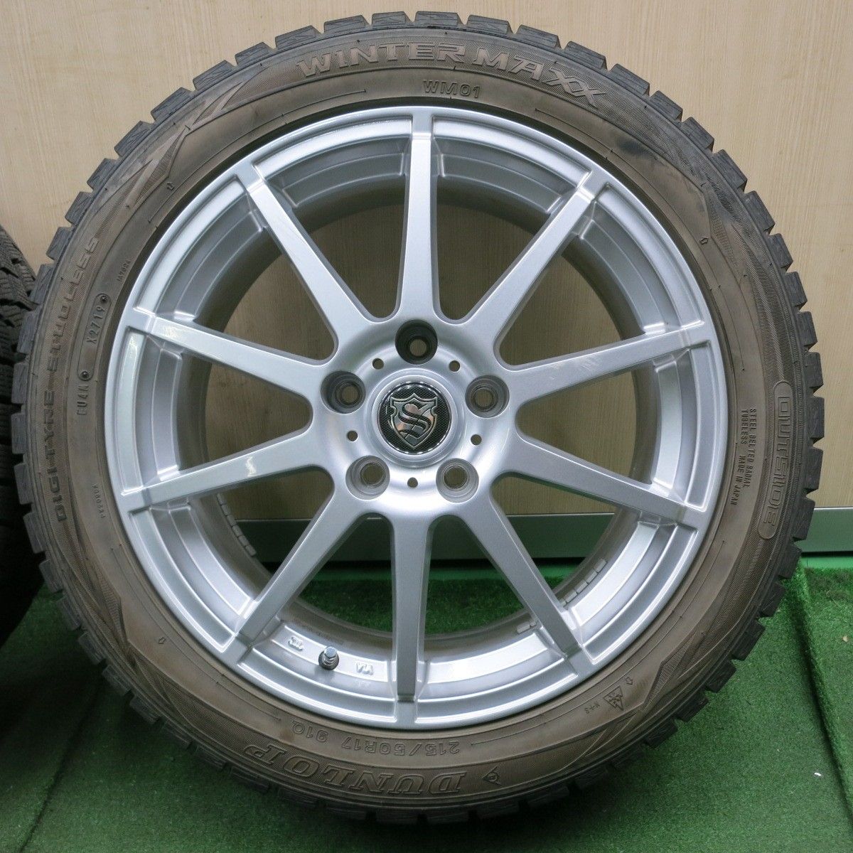 送料無料* バリ溝！キレイ！9.5分以上☆スタッドレス 215/50R17 