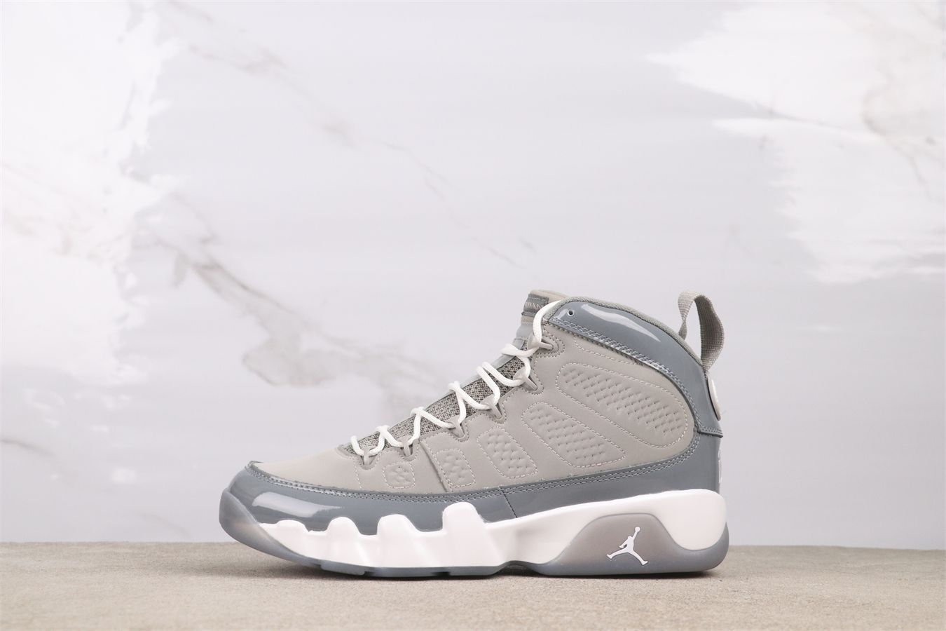 【今日特価】ジョーダン（Jordan）9 代 HV4794-011 クールグレイ（Cool Grey）