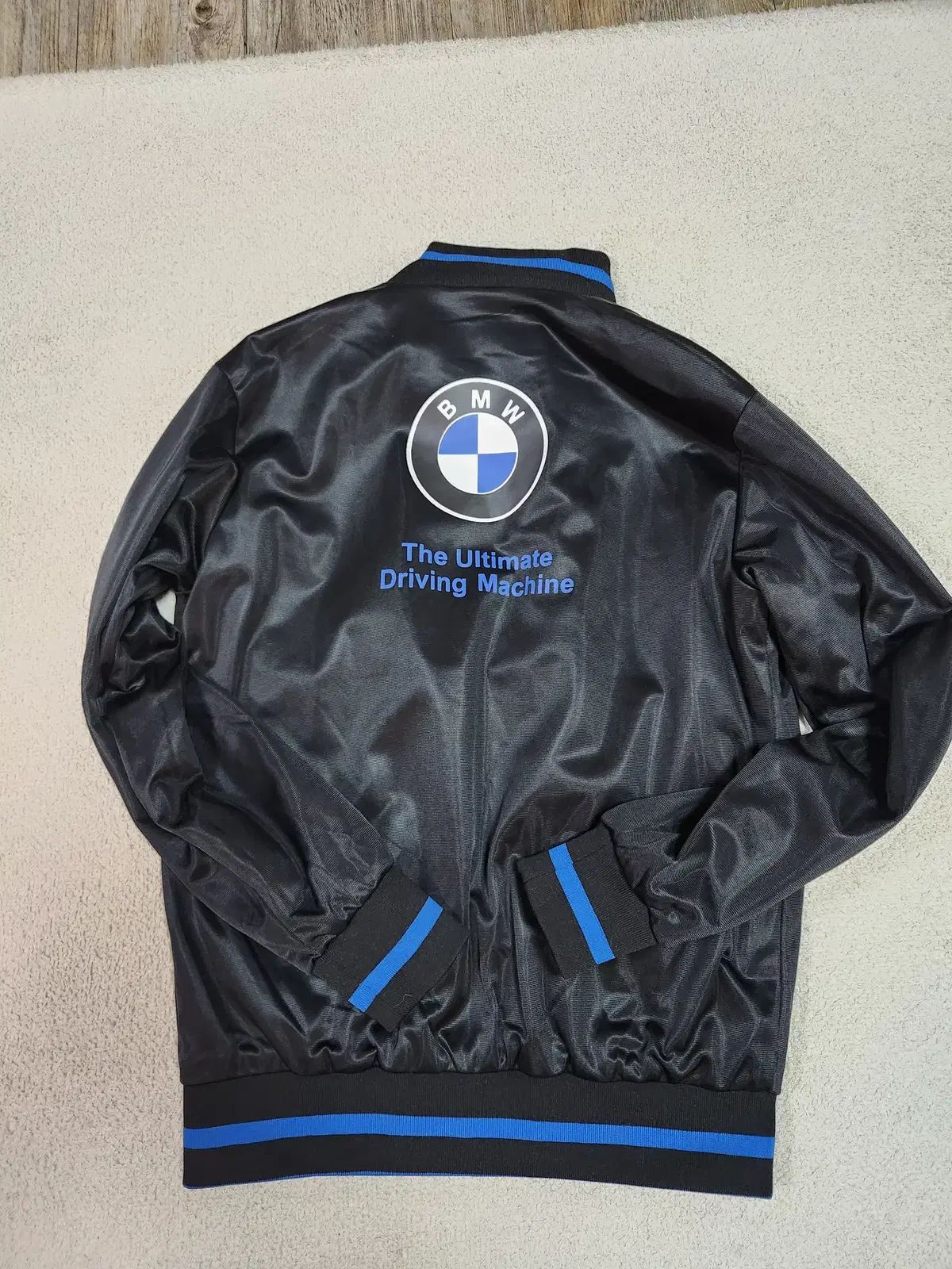 BMW ウインドブレーカー 出品