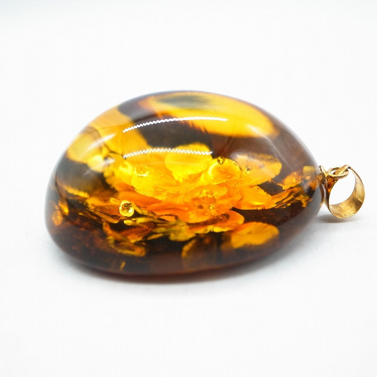 K18 大粒 琥珀 アンバー ペンダントトップ - メルカリ
