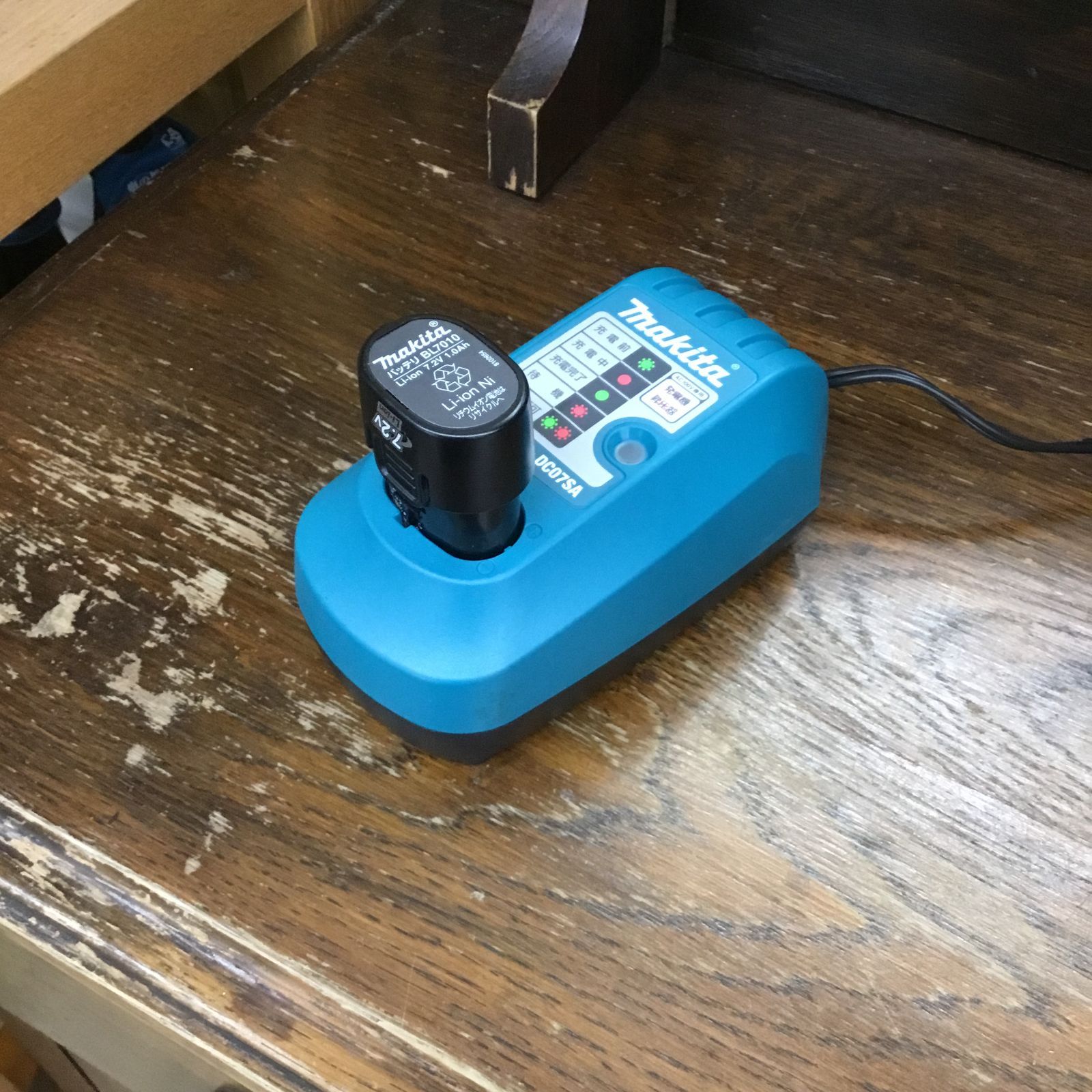 マキタ ペンインパクト TD020D 白 充電器 バッテリー2個 ケース