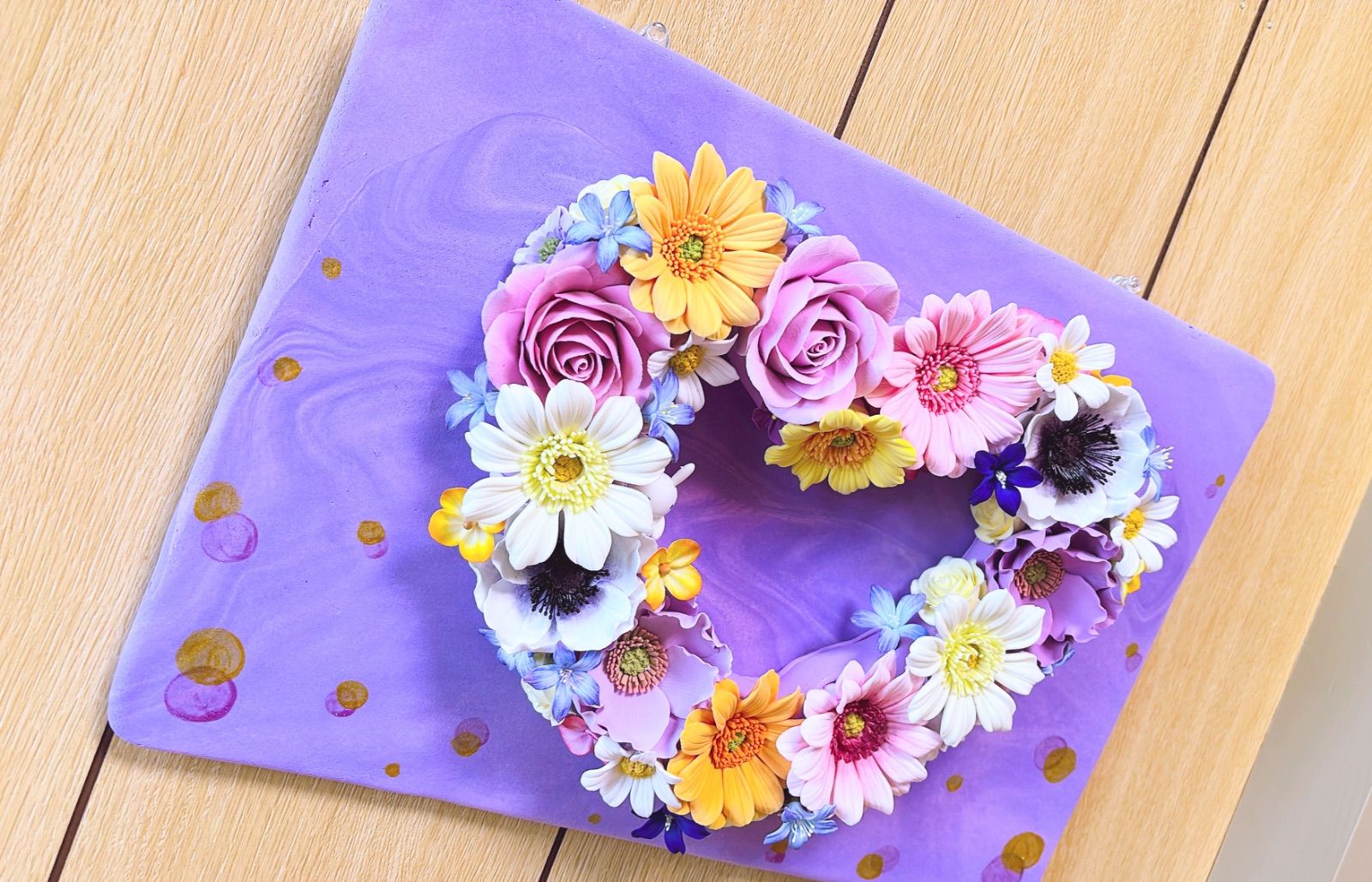 理にかなった クレイフラワー ハートの壁掛けアレンジ 珍品