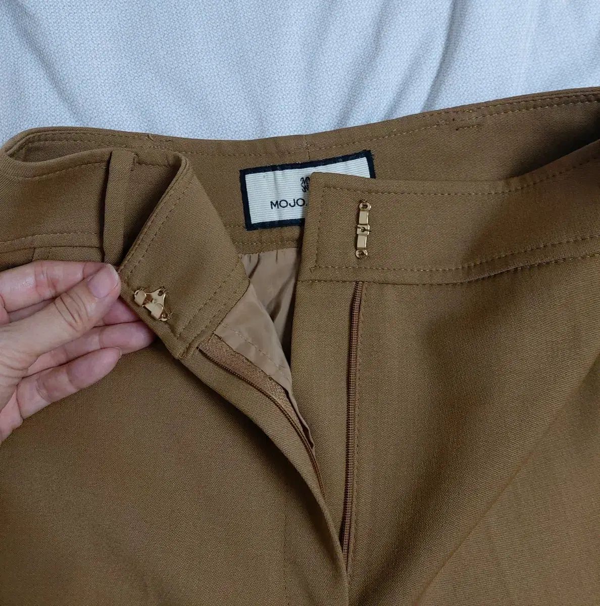 MOJO.S.PHINE モジョエスピン セミーワイドフィット スラックスパンツ 55