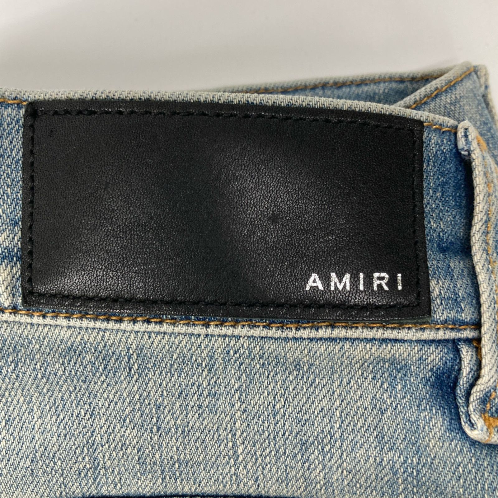 AMIRI アミリ ﾗｲﾄﾌﾞﾙｰ 刺し子 ﾀﾞﾒｰｼﾞ加工 ｽｷﾆｰﾃﾞﾆﾑﾊﾟﾝﾂ 28 【公式通販】