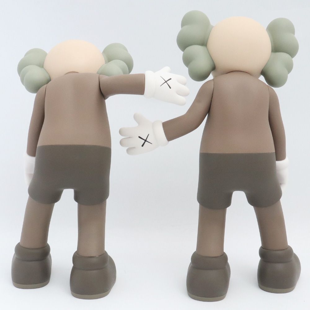 KAWS ALONG THE WAY BROWN - メルカリ
