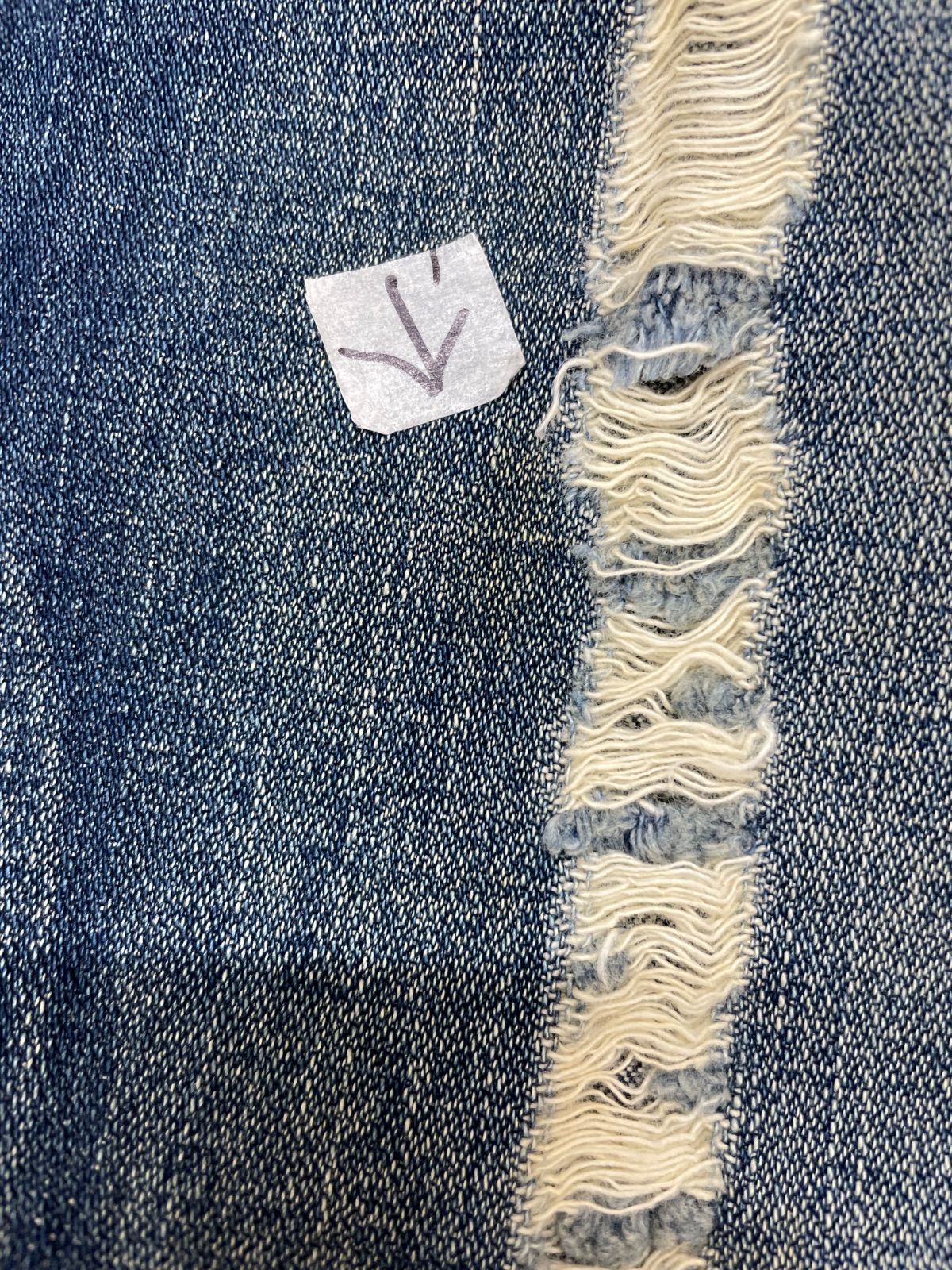 G2-91】◇ TRUE RELIGION 30サイズ ダメージ加工デニムパンツ 青色