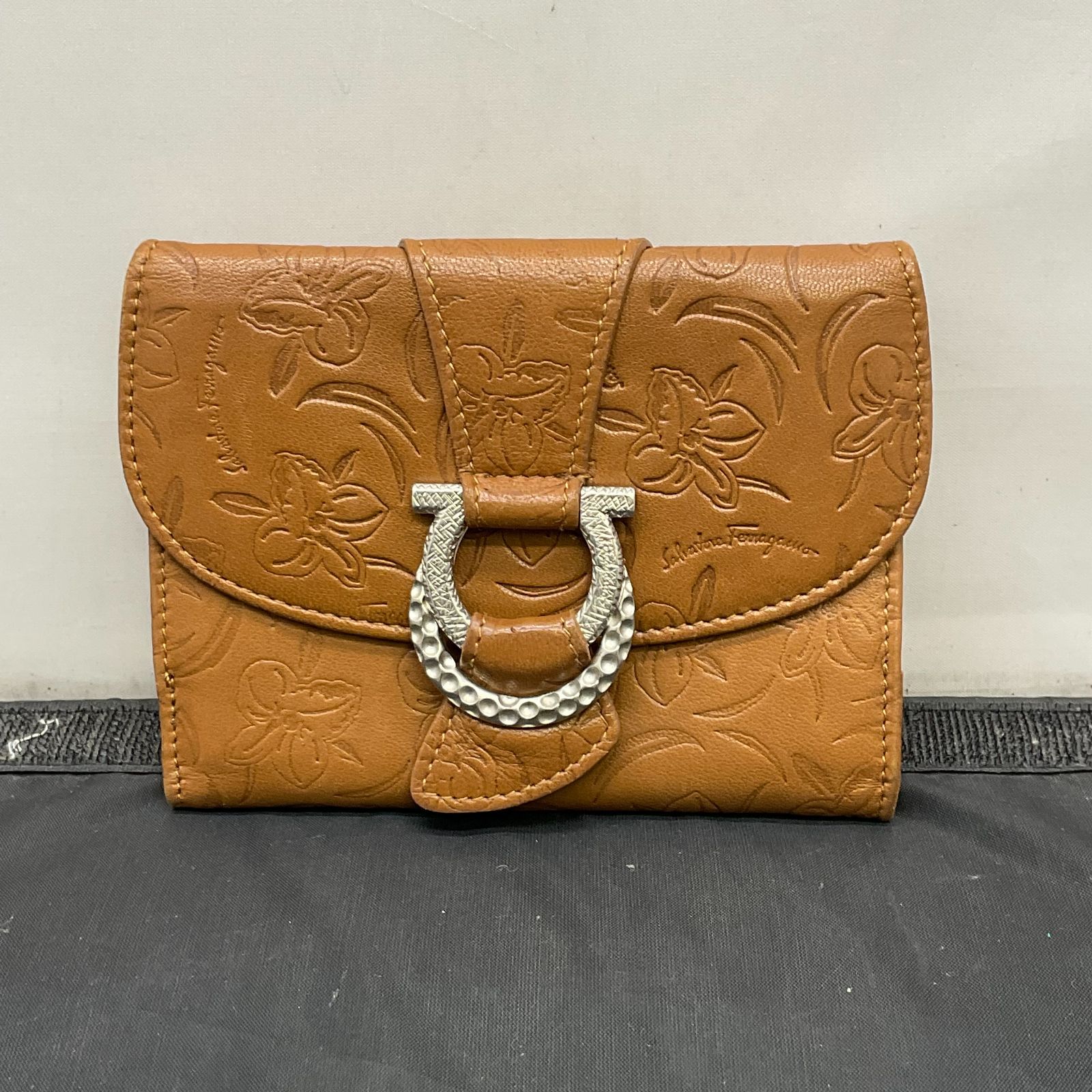 サルヴァトーレフェラガモ レザー 財布 B25080787