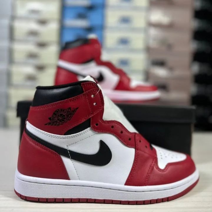 NIKE(ナイキ) AIR JORDAN 1 RETRO HIGH OG CHICAGO 555088-101 エアジョーダン1ハイカットスニーカー  シカゴ US10/28cm ホワイト/レッド - メルカリ