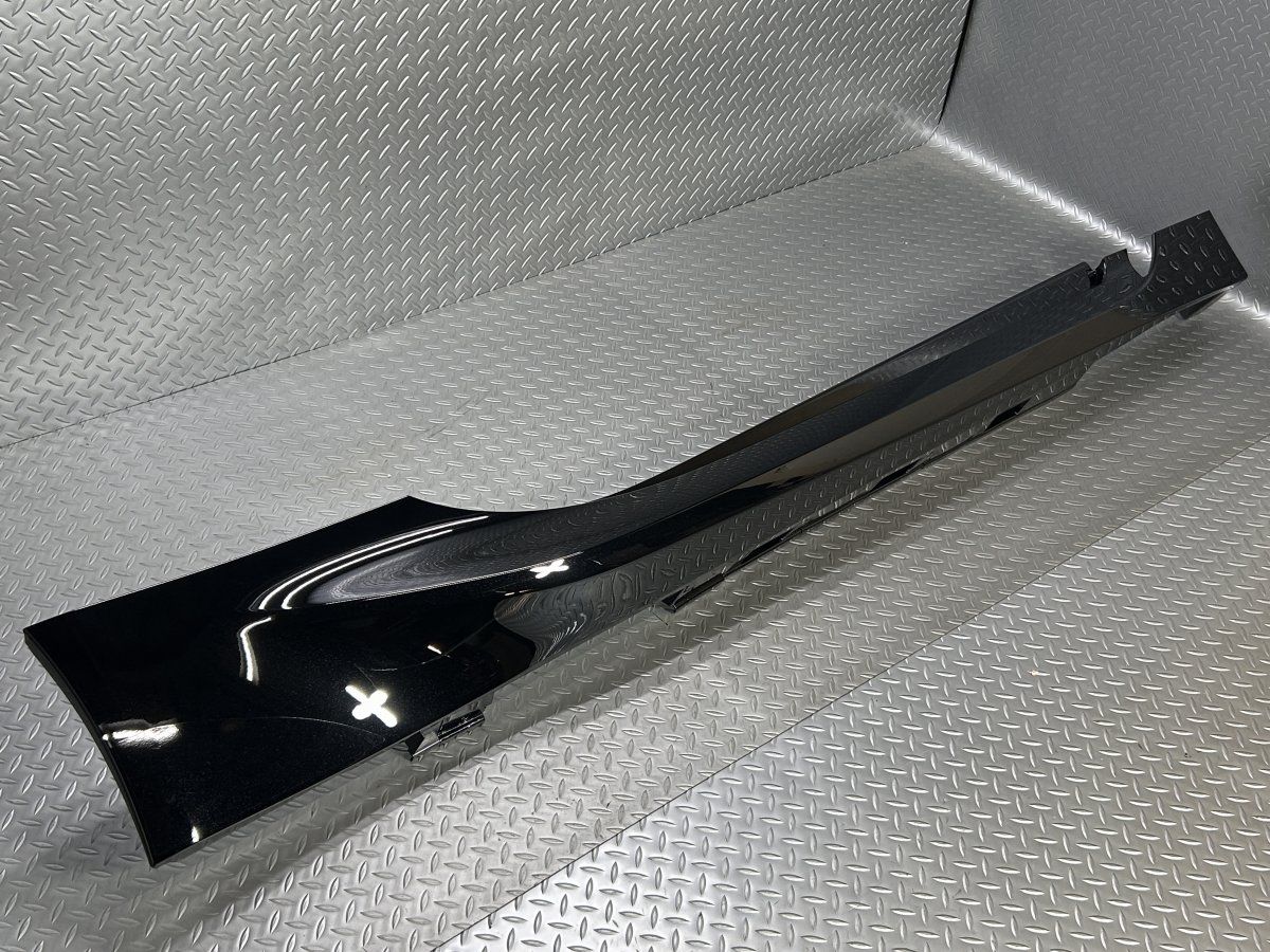 新車外し】ZN8トヨタGR86/ZD8スバルBRZ 純正サイドステップ右 黒メタ