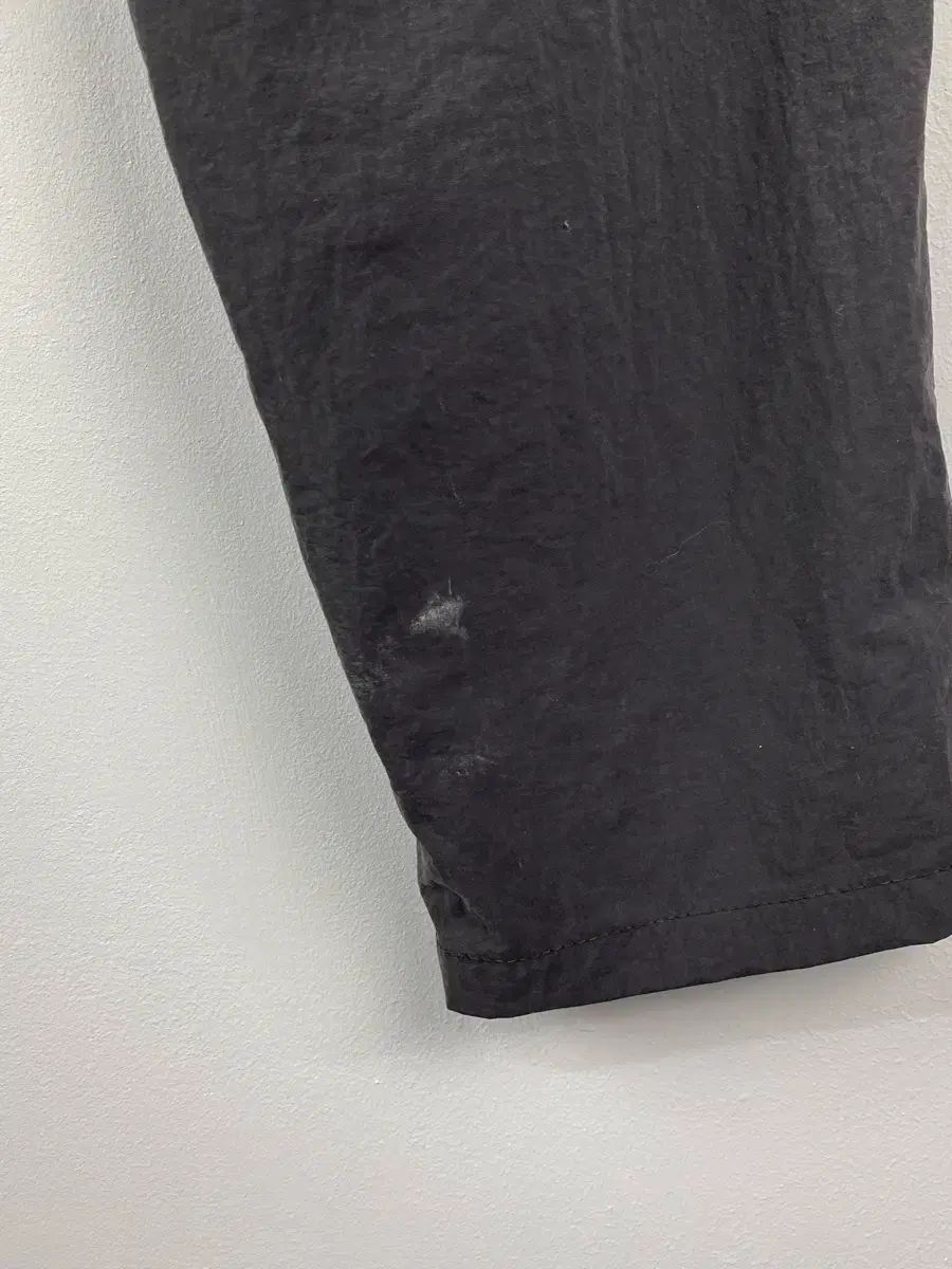 チャコールグレー