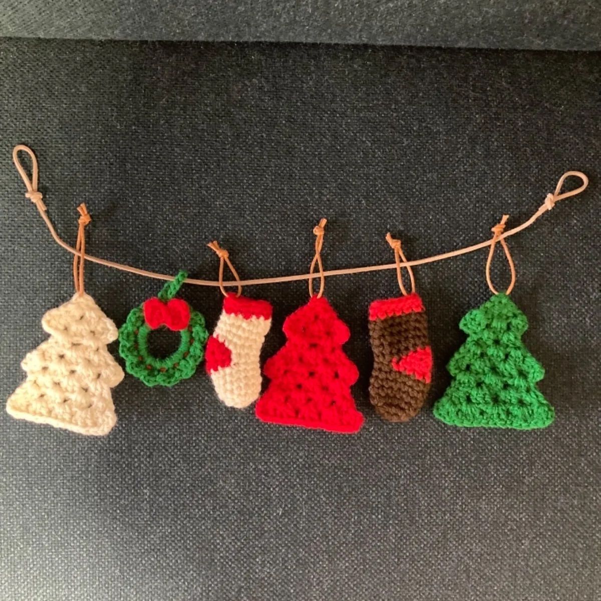 クリスマス ガーランド ハンドメイド 編み物 - メルカリ