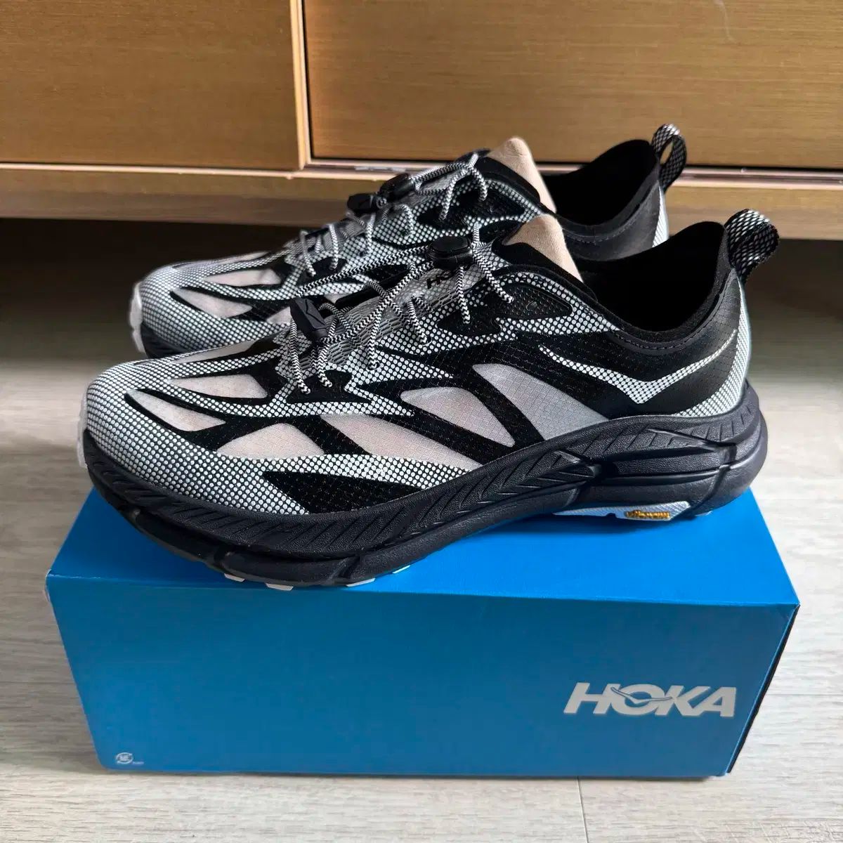 ホカ マファテ スピード 4 ライト ブラック 白 265 商品