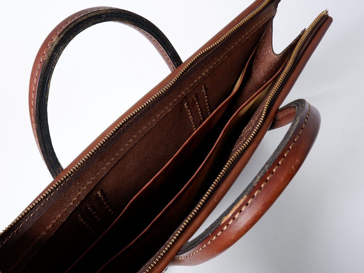 HERZ/ヘルツ 三角マチの二本手ビジネスバッグ レザーブリーフケース【M  