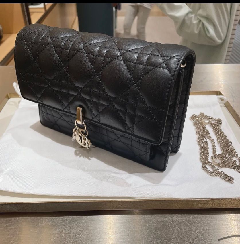 DIOR 国内発送 LADY DIOR チェーンポーチ 黒 Black チェーンウォレット - メルカリ