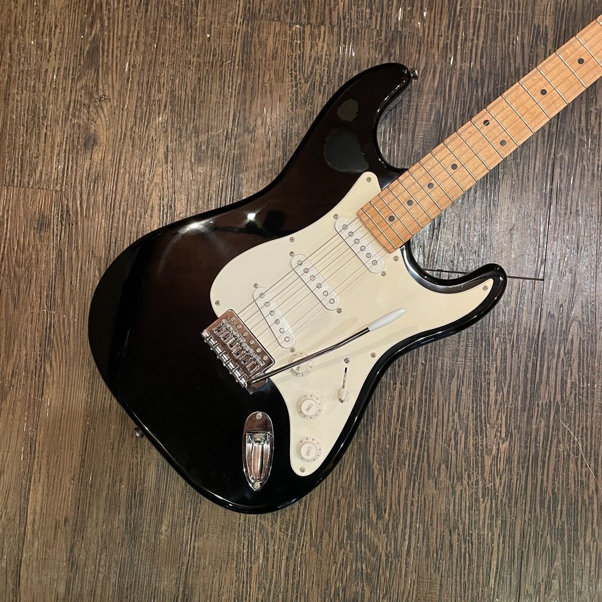 Mavis Electric Guitar メイビス ストラトシェイプ エレキギター