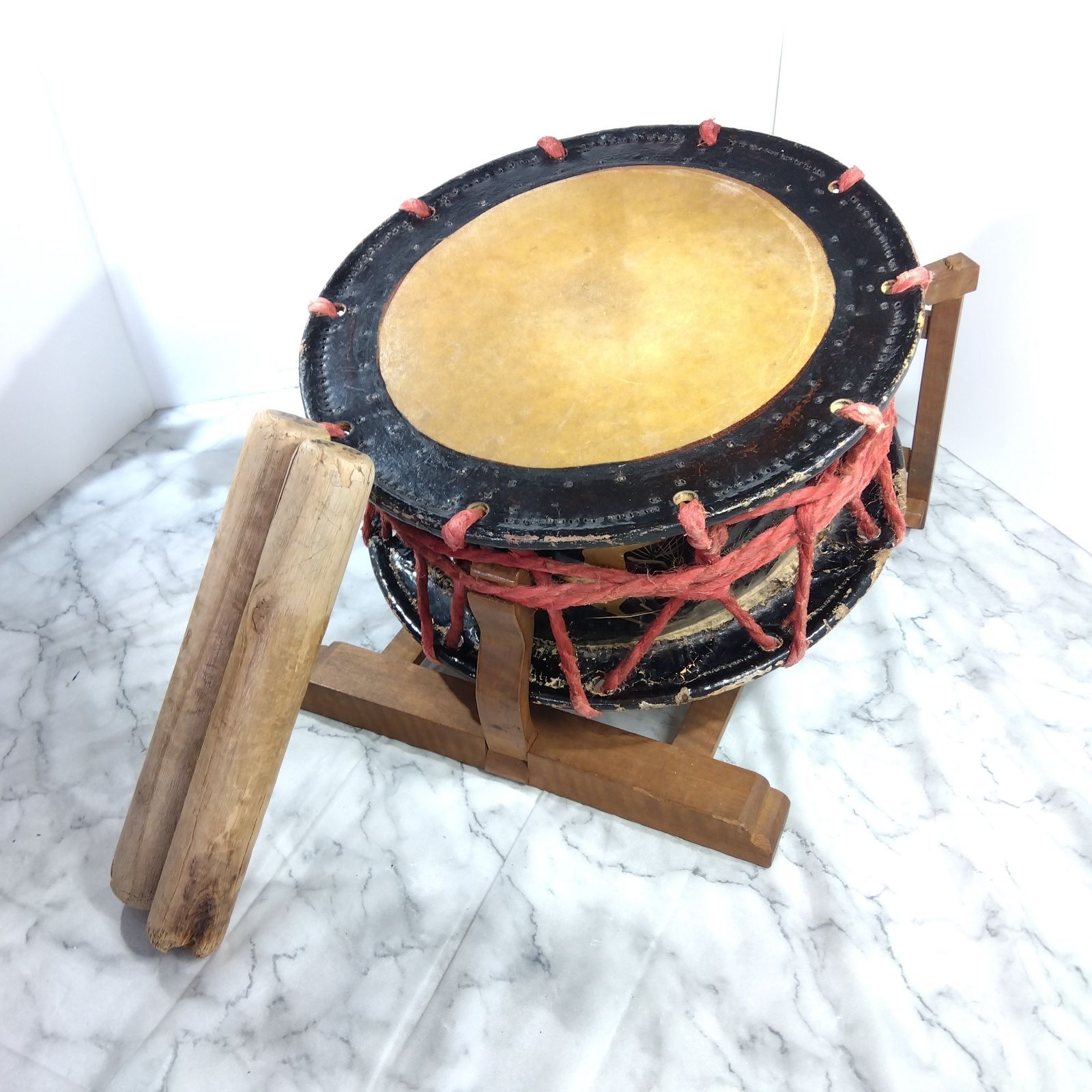 最終値下げ　桶胴太鼓1.6尺　ケース、バチ、帯付き 最終値下げ 桶胴太鼓1.6尺 ケース、バチ、帯付き 美品】和太鼓 桶胴