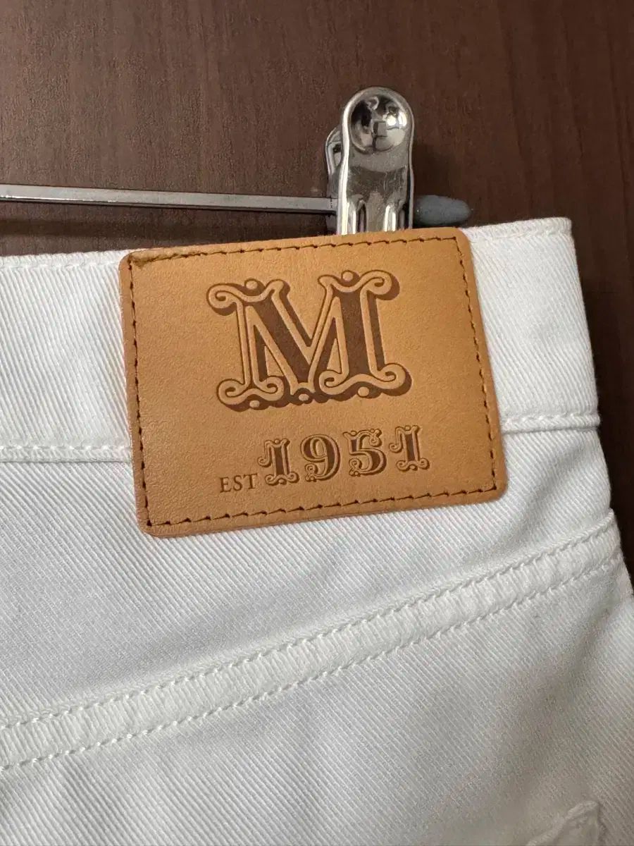 MAX MARA マックスマーラ スリムストレートフィット 白 デニム