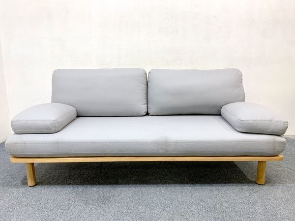 ペブルグレー