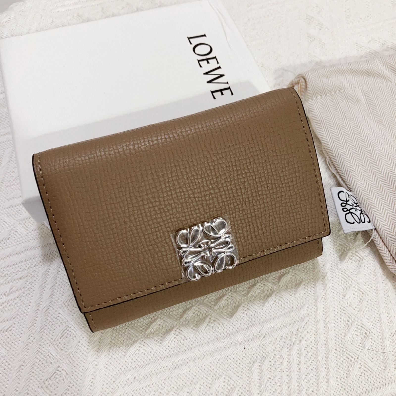 新品 LOEWE/ロエベ 三つ折り 財布