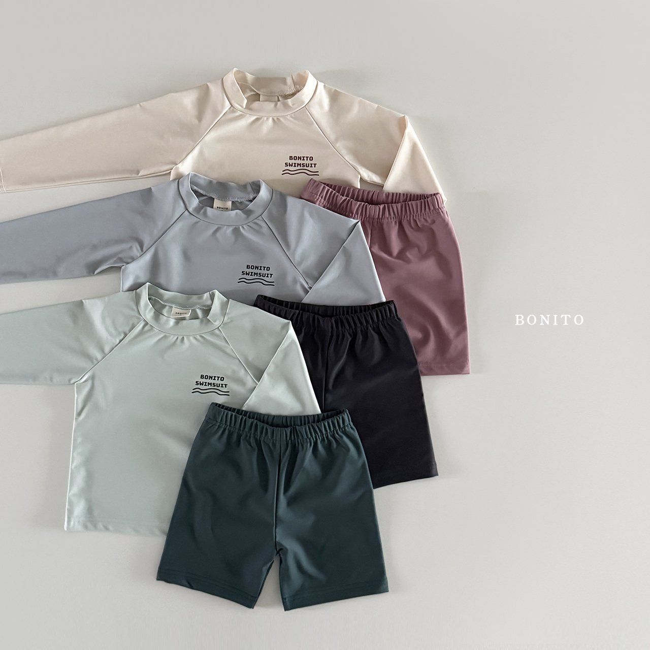 【夏物セール】韓国子供服　キッズ　子供　水着　ラッシュガード　長袖　3点セット ラッシュガード ベビー 水着 韓国 ベビー服 オールインワン ロンパース UVカット 紫外線カット ナチュラル 韓国服 水着 女の子 ラッシュガード  長袖 日焼け防止 夏 アニマル 総柄 90cm 100cm 110cm 120cm 韓国子供服 マリンキャッスル | 湘南の韓国子供服マリンキャッスル